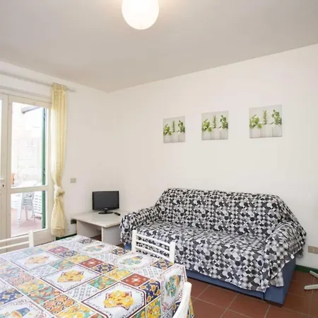 Sant'anna Vicolo Aranci 5 *